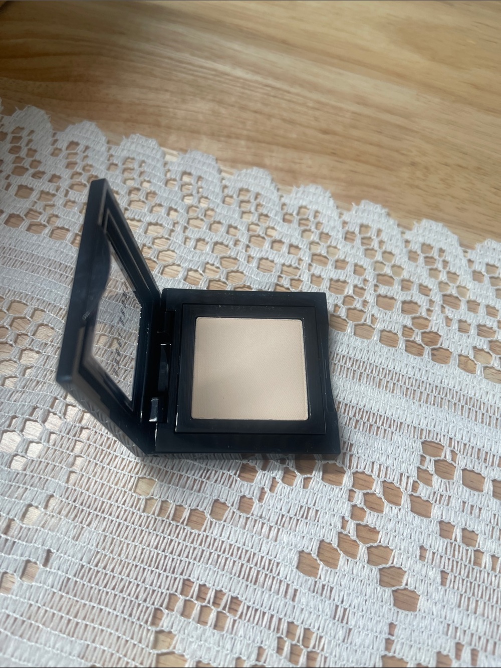 Bobbi Brown Single Eyeshadow - Bone 2 - Picture 5 of 11